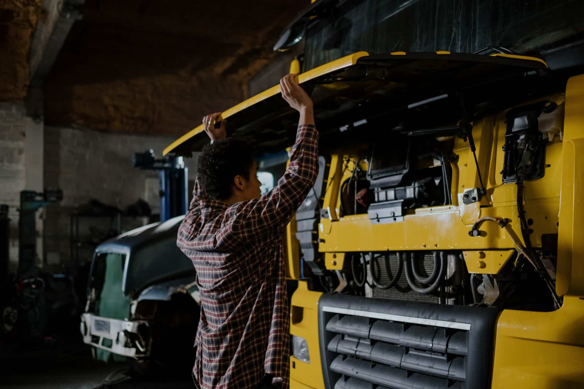 HeavyDuty Diesel Mechanic Who Are They & Is it Worth It? Preppy