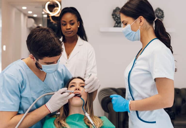 What Does A Dental Assistant Do