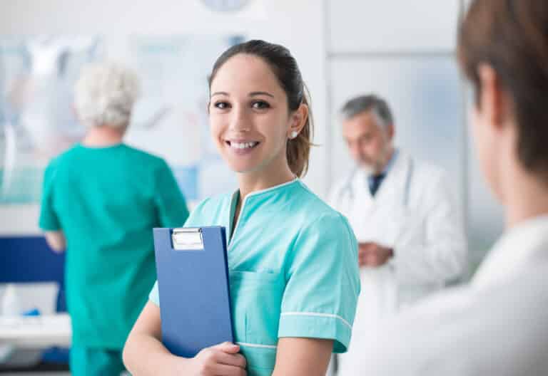 How To Become a Medical Assistant in 2025