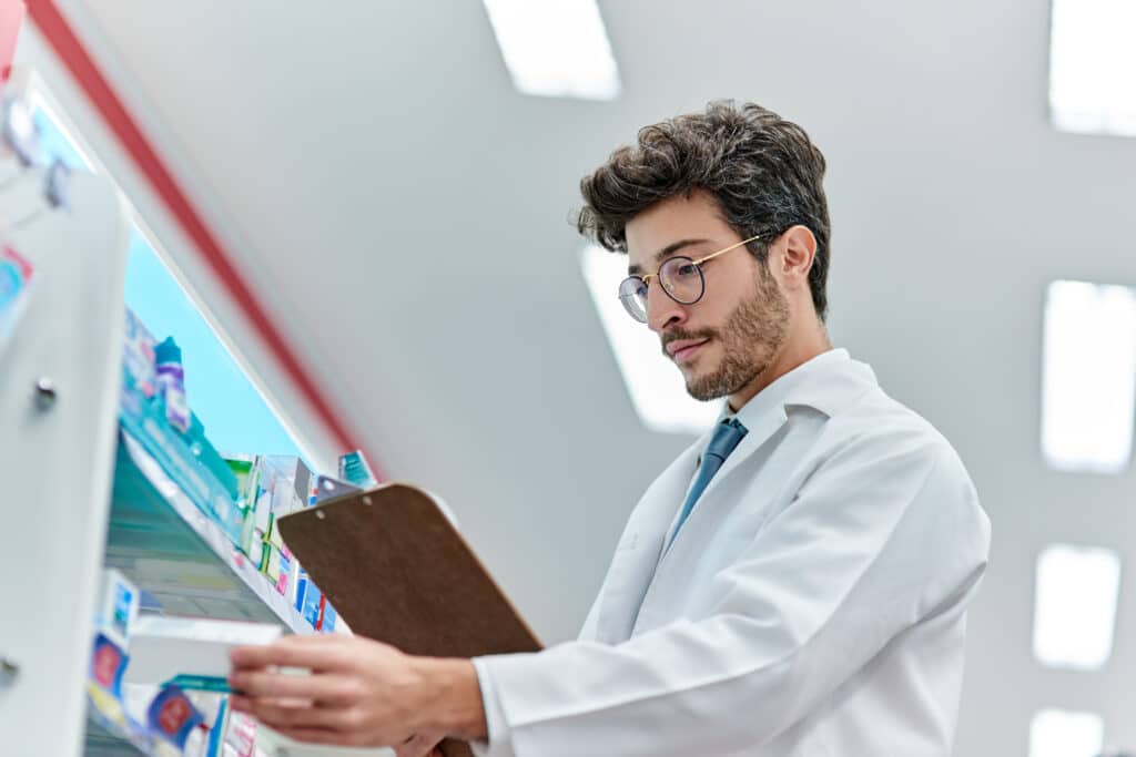 How to Become a Pharmacy Tech in 2025