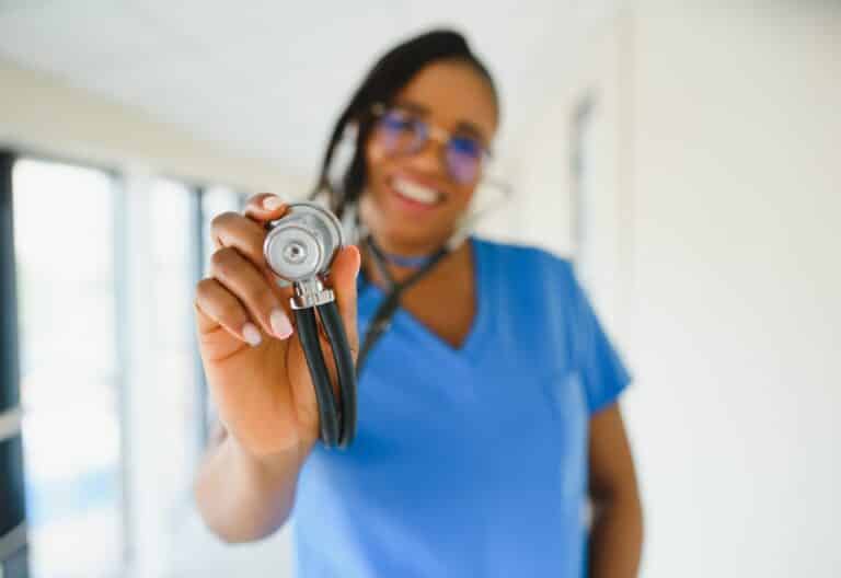 How to Become a Medical Assistant in College