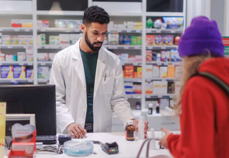 what is a pharmacy tech
